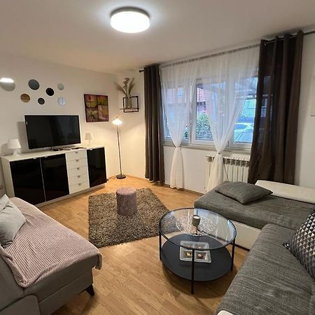Apartman Lara Zagabria Esterno foto