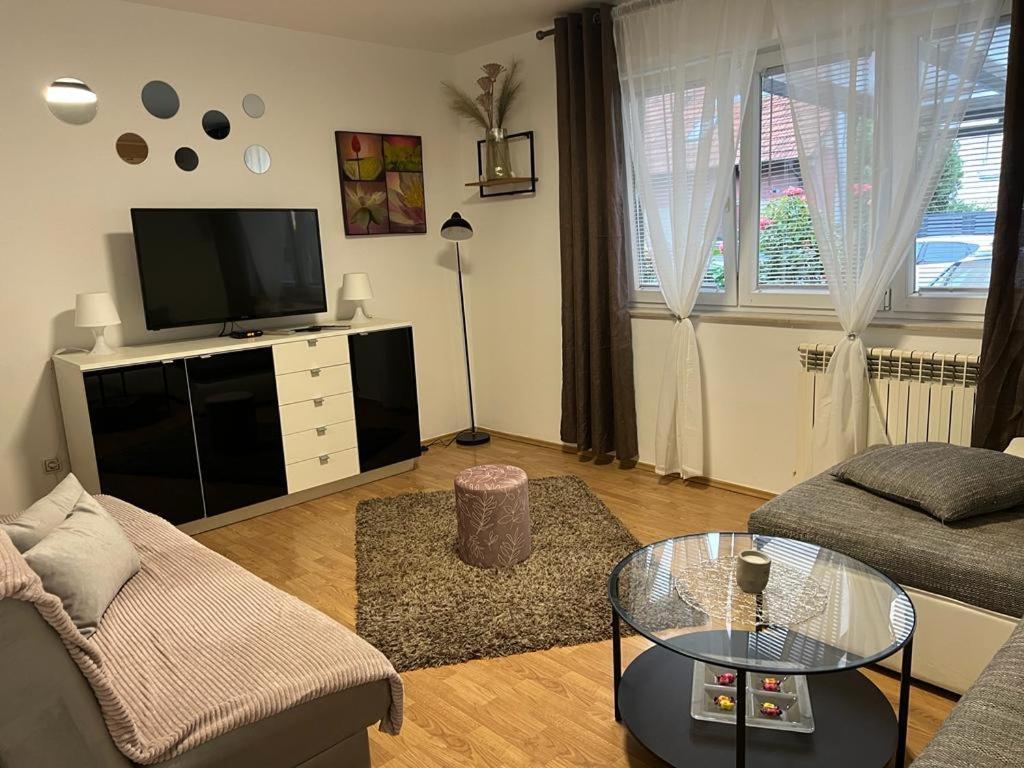 Apartman Lara Zagabria Esterno foto